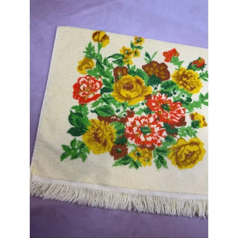 Vintage Flower Power Bath Towel 1970s Yellow 21x40”